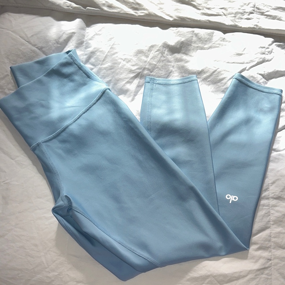 Like New! ALO Yoga Women's Ice Blue Leggings